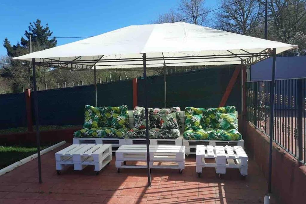 Alojamiento Entero Con Piscina Y Jardin. Ourense Ngoại thất bức ảnh