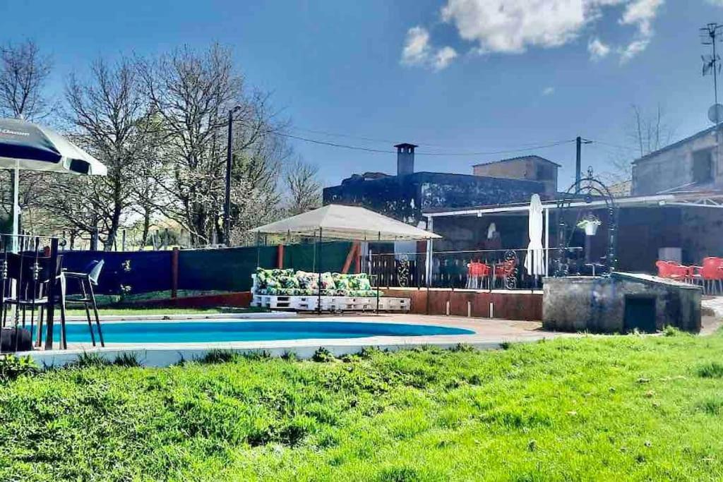 Alojamiento Entero Con Piscina Y Jardin. Ourense Ngoại thất bức ảnh